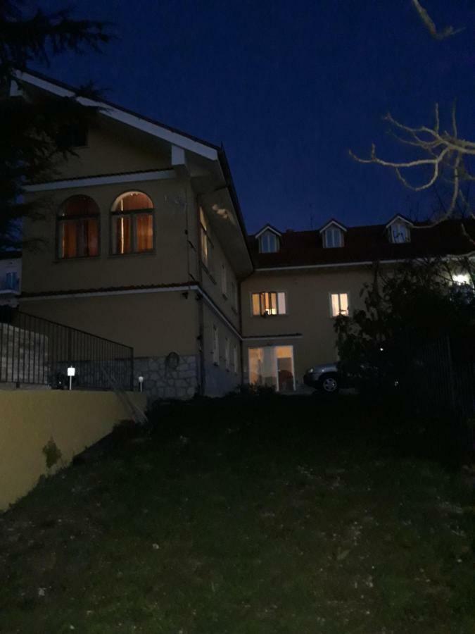 Villa Immersa Nel Verde LʼAquila Extérieur photo